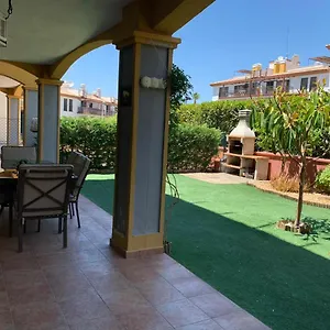 Con Jardín Privado Y Acceso A Piscina Apartamento